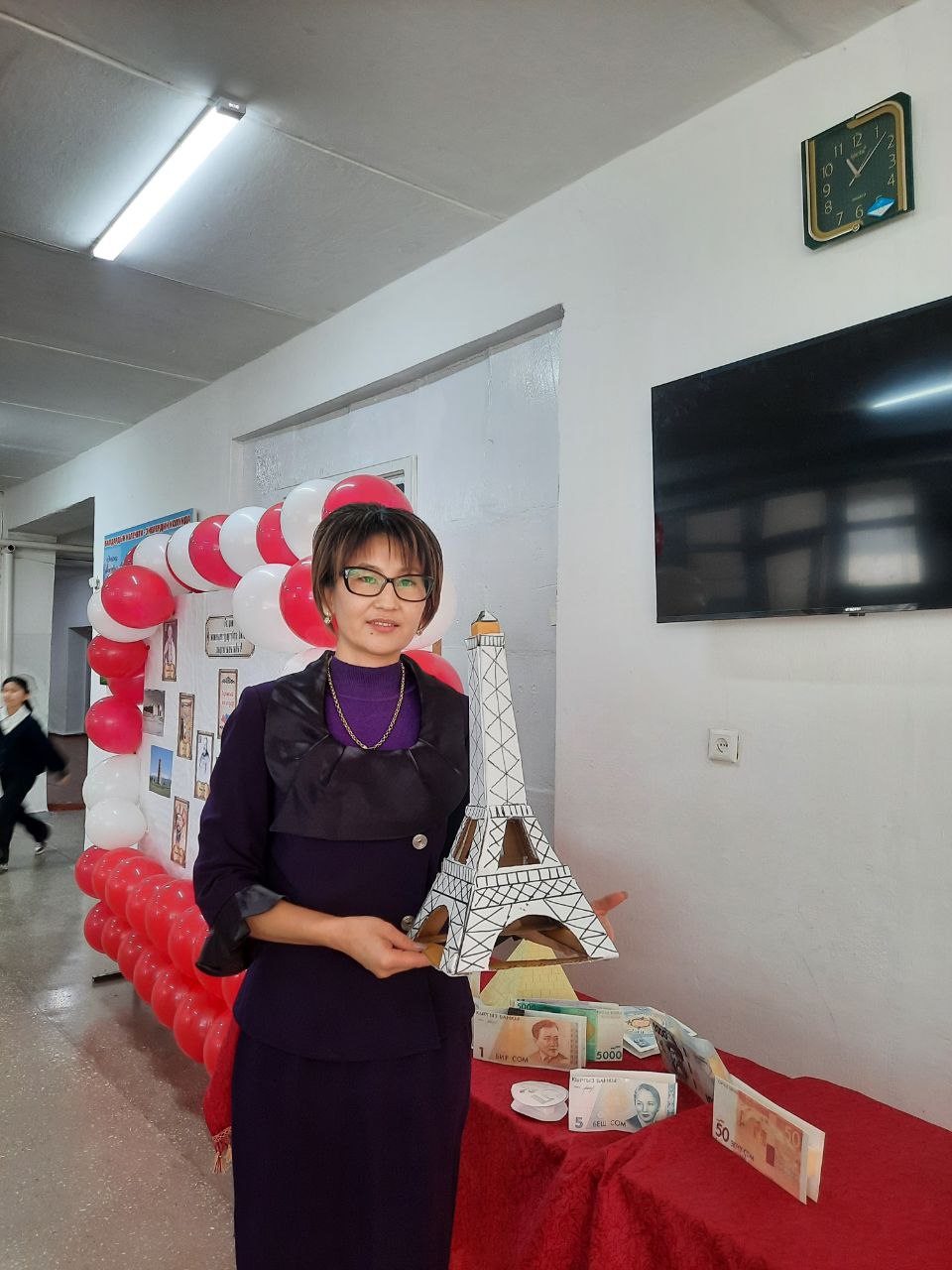 МУГАЛИМДИККЕ ЧЫН ДИЛДЕН КЫЗМАТ КЫЛГАН ИНСАНДАР