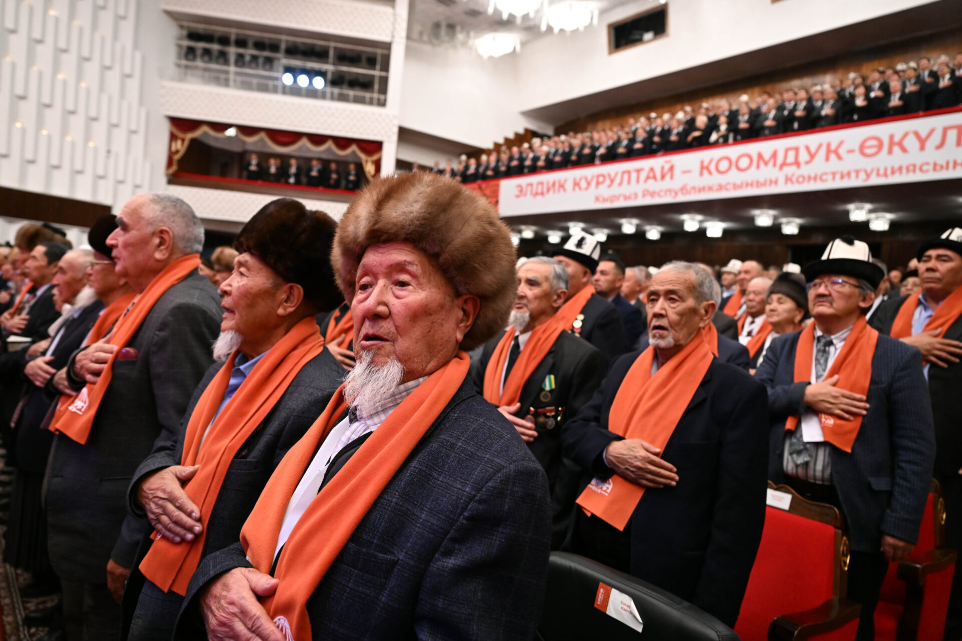 САДЫР ЖАПАРОВ: “БИЛИМ БЕРҮҮ - МАМЛЕКЕТТИ КУРУУНУН ЭҢ МААНИЛҮҮ НЕГИЗДЕРИНИН БИРИ”