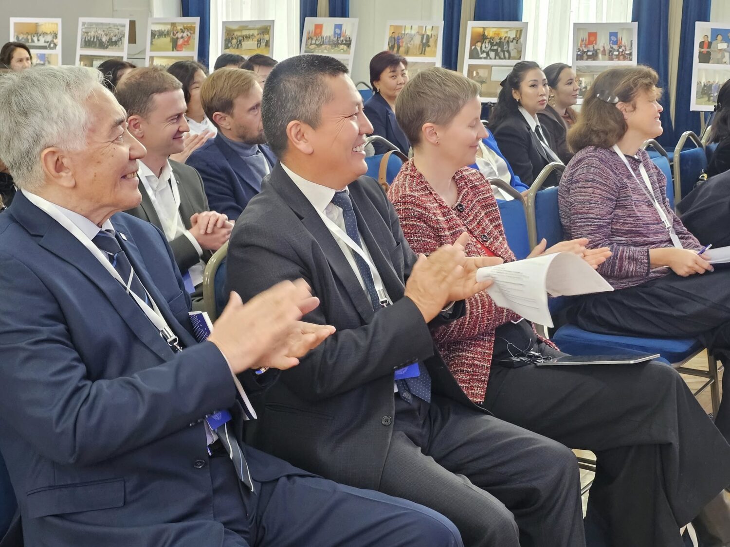 Бүтүрүүчүлөрдүн эл аралык конференциясы