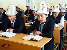 САДЫР ЖАПАРОВ: “БИЛИМ БЕРҮҮ - МАМЛЕКЕТТИ КУРУУНУН ЭҢ МААНИЛҮҮ НЕГИЗДЕРИНИН БИРИ”