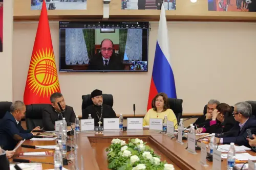 В Русском доме в Бишкеке представили иллюстрированную историю отношений России и Кыргызстана и обсудили роль истории в межгосударственных отношениях