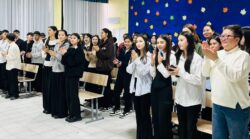 Мектепке жети миң доллар наркындагы китептер белекке берилди