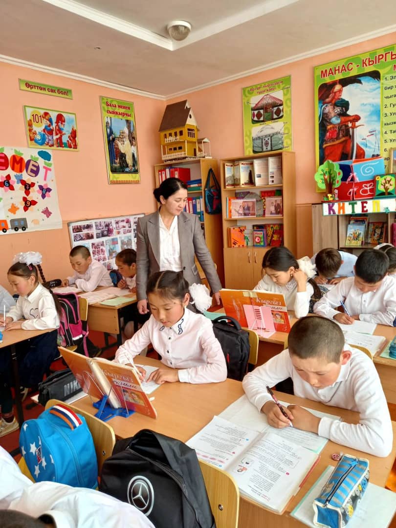 МУГАЛИМДИН БАЛАГА КОЛ КӨТӨРҮШҮ — ОЛУТТУУ КӨЙГӨЙ 