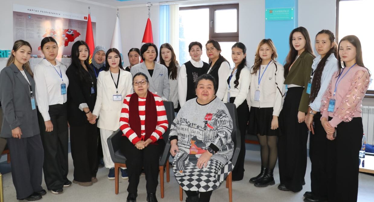 Тажрыйбалуу мугалимдер жана кызыктуу сабактар. БПМИ студенттери "Маарифте" педпрактикада