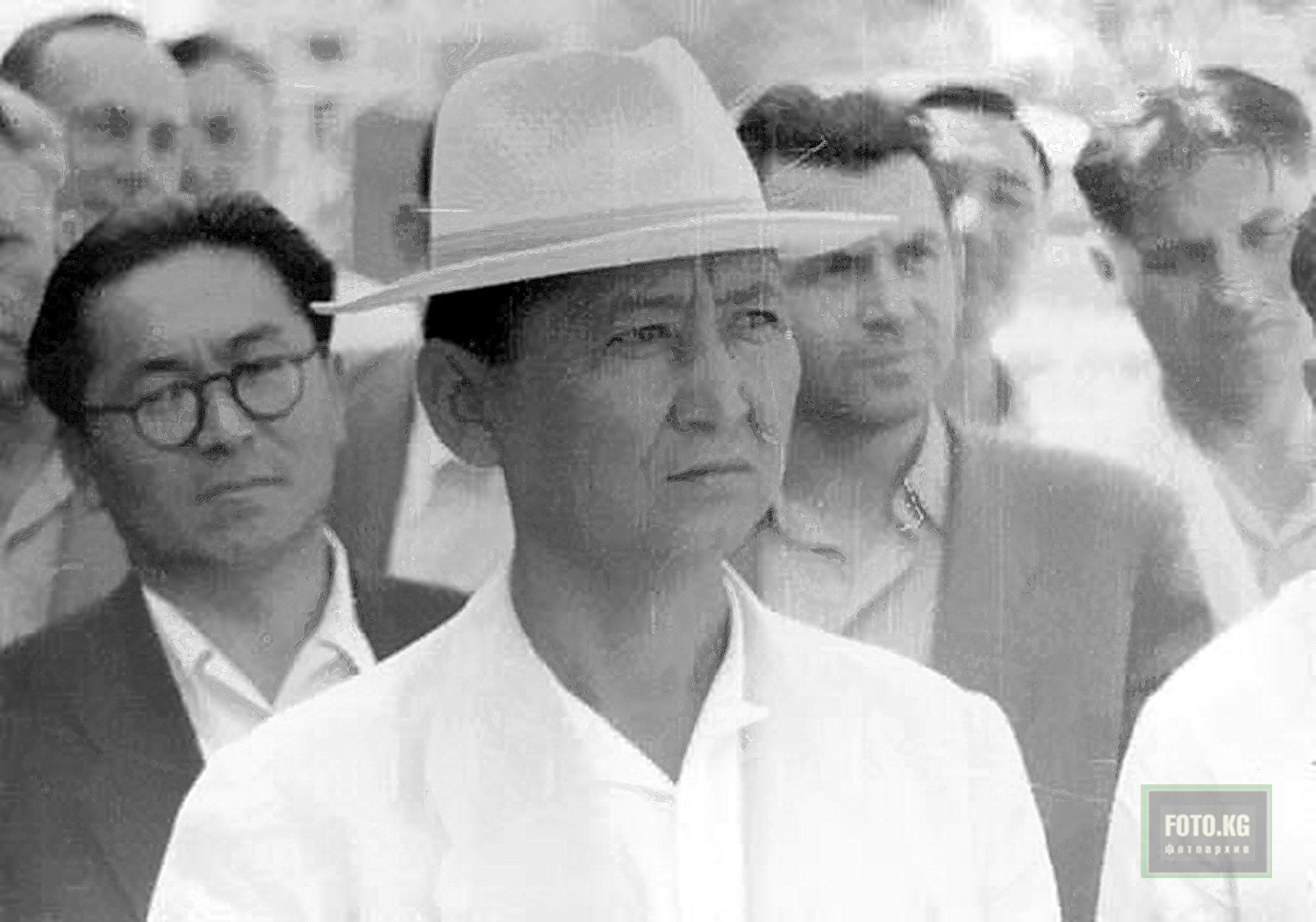 ИСХАК РАЗЗАКОВДУН ӨРНӨКТҮҮ ӨМҮРҮ