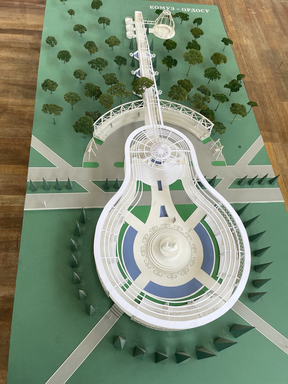 АРХИТЕКТОР ТҮЗГӨН АНСАМБЛЬ