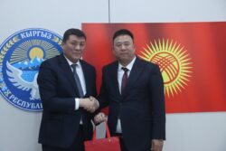 КЫТАЙЛЫК АДИСТЕР ЖАСАЛМА ИНТЕЛЛЕКТ БОЮНЧА ТАЖРЫЙБА БӨЛҮШТҮ