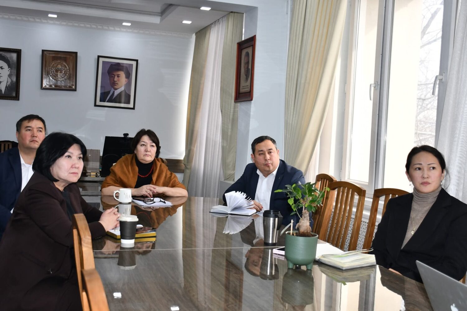 АГАРТУУ МИНИСТРИ «ТУНГУЧ» ОНЛАЙН-МЕКТЕБИНИН ӨНҮГҮҮСҮН ТАЛКУУЛАДЫ