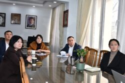 АГАРТУУ МИНИСТРИ «ТУНГУЧ» ОНЛАЙН-МЕКТЕБИНИН ӨНҮГҮҮСҮН ТАЛКУУЛАДЫ