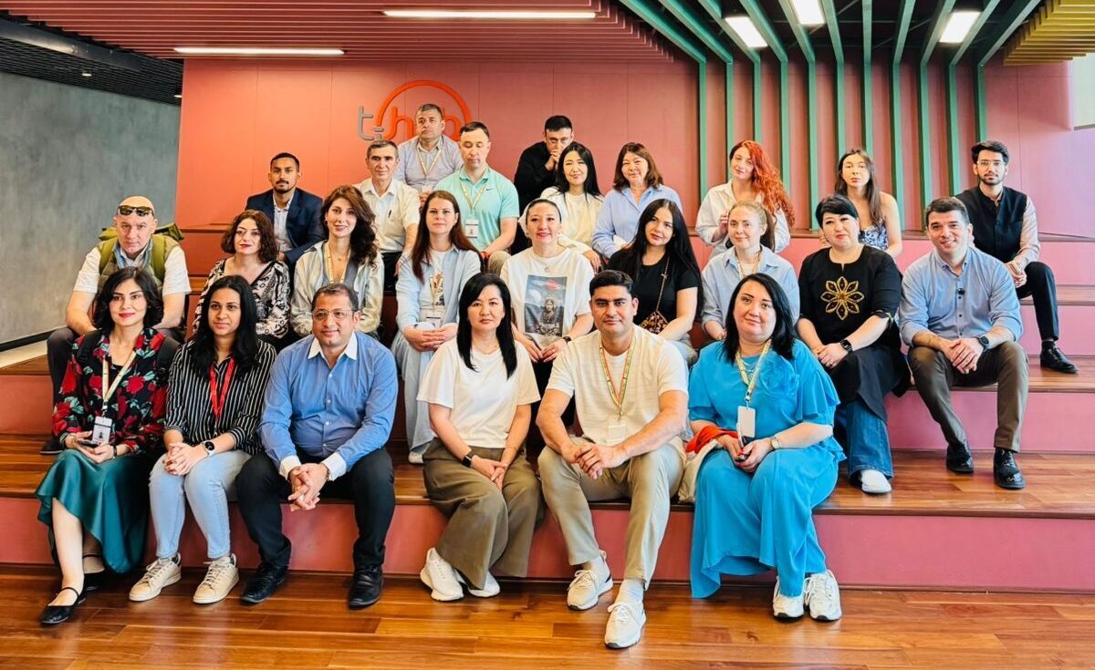 БИР ЭЛЕ УЧУРДА БИР НЕЧЕ КЫЛЫМДА ЖАШАГАН ИНДИЯ