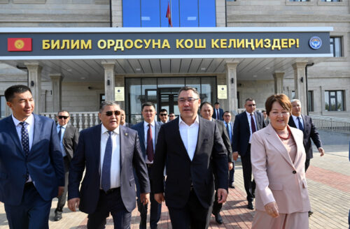 ПЯТИЛЕТИЕ ПРЕЗИДЕНТСТВА САДЫРА ЖАПАРОВА: ПОСТРОЕНО 394 ШКОЛЫ И 147 ДЕТСКИХ САДОВ