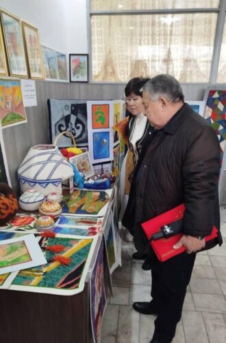 КЕЛЕЧЕК ӨНӨРЛҮҮ ЖАШТАРДЫН КОЛУНДА