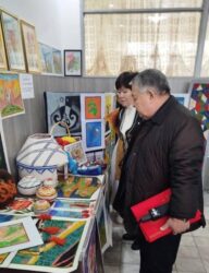 КЕЛЕЧЕК ӨНӨРЛҮҮ ЖАШТАРДЫН КОЛУНДА