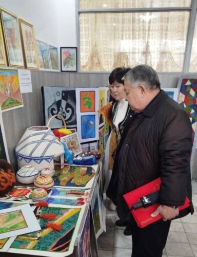 КЕЛЕЧЕК ӨНӨРЛҮҮ ЖАШТАРДЫН КОЛУНДА