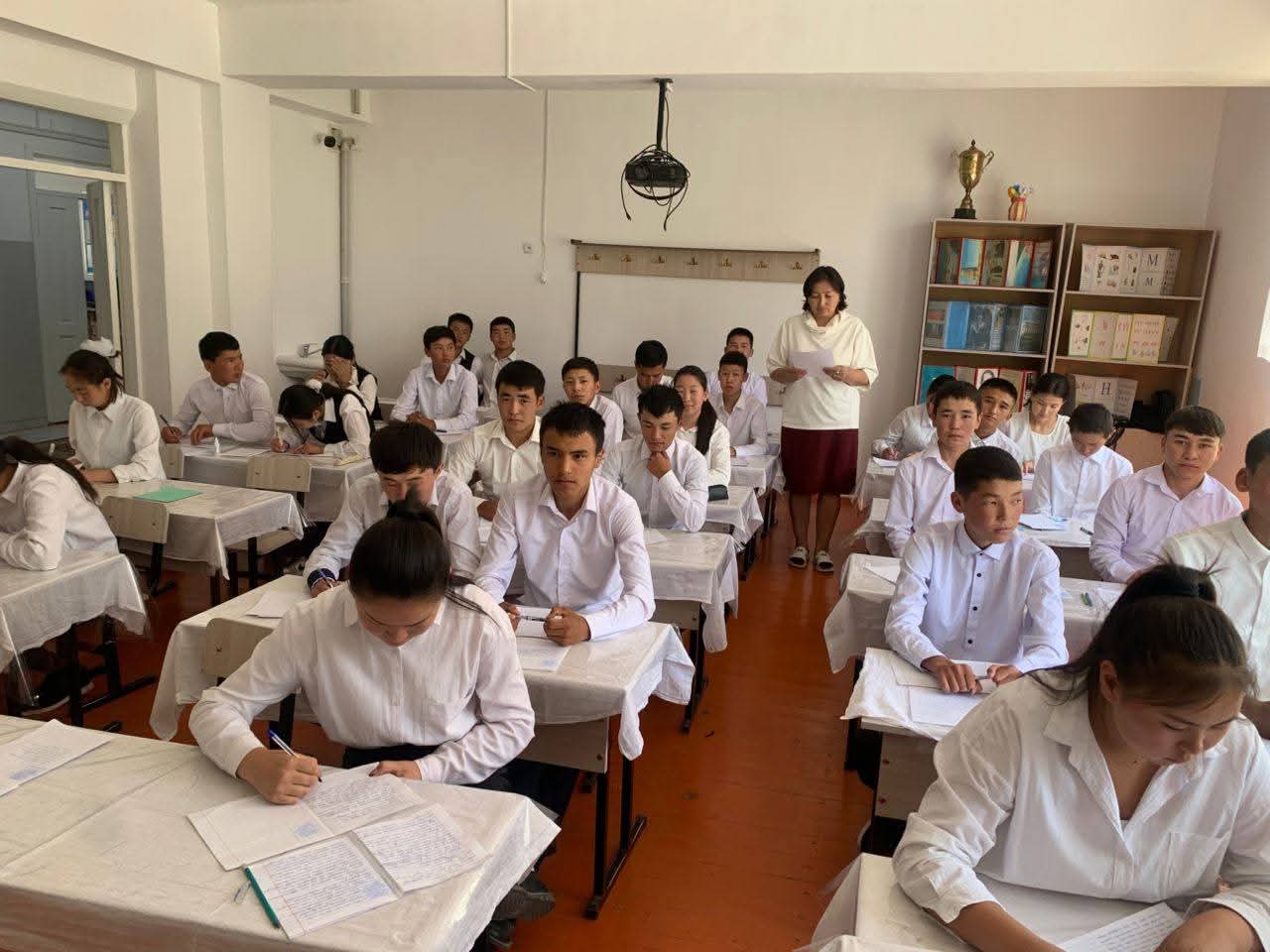 МУГАЛИМДИН ӨТКӨН САБАГЫ  - ТУРМУШКА БОЛГОН КӨЗ КАРАШТЫН  ТУУРА ЧЕЧИЛИШИ