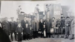 ТОКСОНГО ТАЯГАН АКСАКАЛ МЕКТЕПКЕ КОЛ СУНАТ