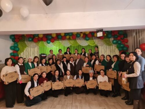 БАШТАЛГЫЧ КЛАССТЫН МУГАЛИМДЕРИНЕ «АЛТЫН КАЗЫК» НОУТБУКТАРЫ ТАПШЫРЫЛДЫ