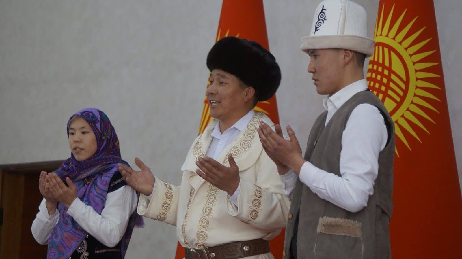 «МАМЛЕКЕТТИК ТИЛ КОРГОЛУУГА ЭМЕС, КОЛДОНУЛУУГА МУКТАЖ»