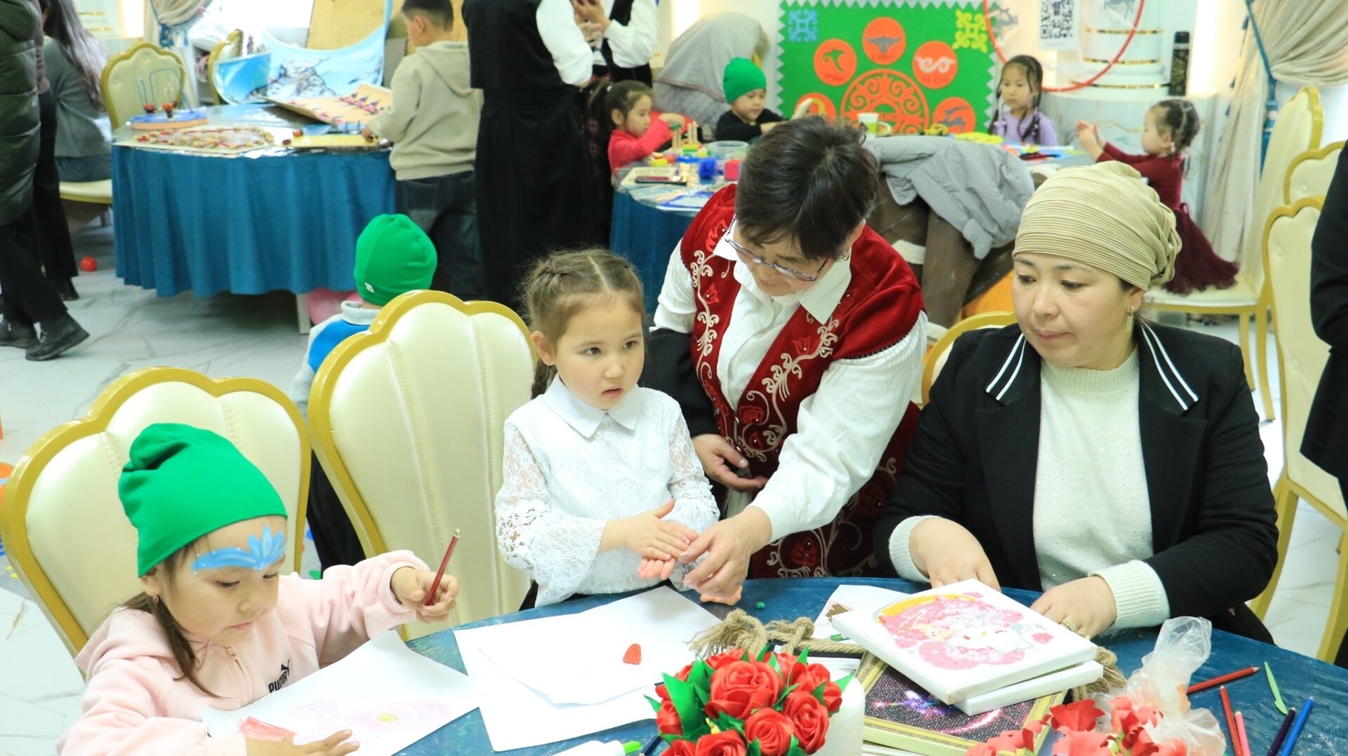 КАРАКОЛ ШААРЫНДА "5 КАДАМ" КИТЕБИНИН ПРЕЗЕНТАЦИЯСЫ ӨТТҮ