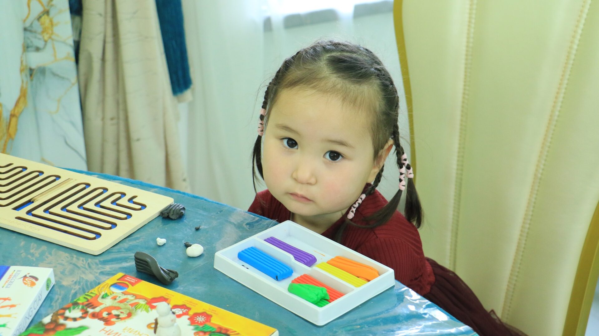 КАРАКОЛ ШААРЫНДА "5 КАДАМ" КИТЕБИНИН ПРЕЗЕНТАЦИЯСЫ ӨТТҮ