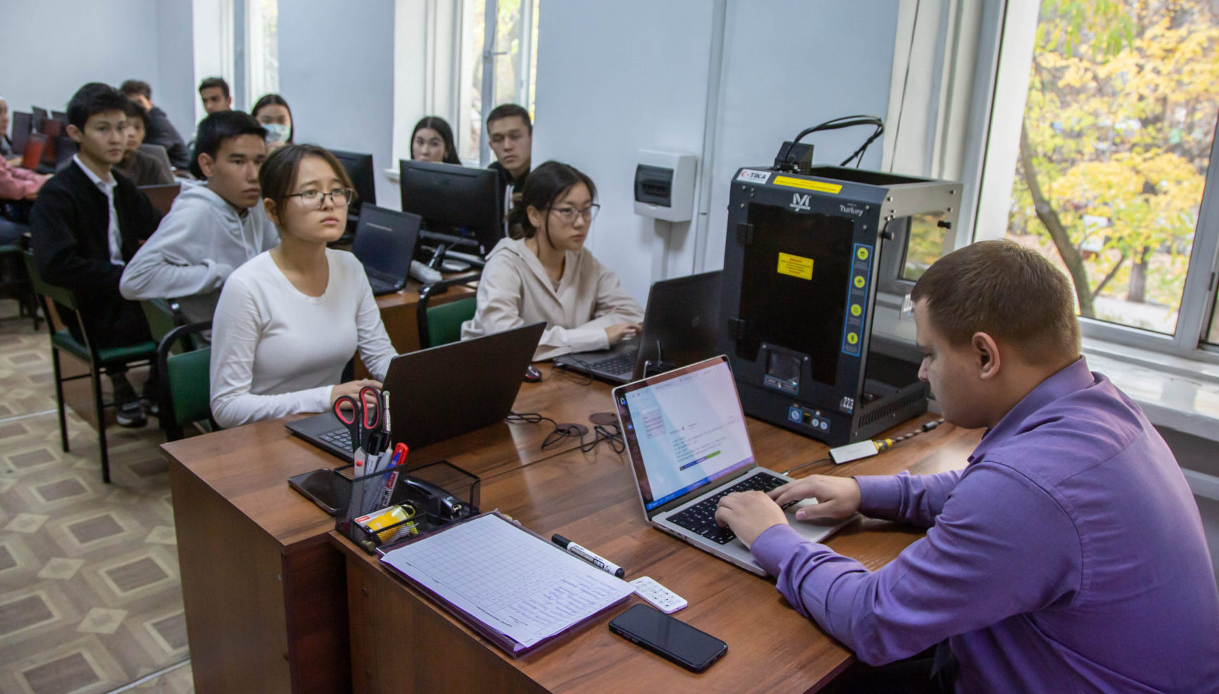 Заманга шайкеш билим: №98 лицей — сулуулук жана IT тармагындагы алдыңкы тажрыйба борбору