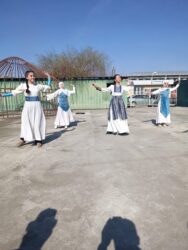 ЭР ЖИГИТ ЭЛ ЧЕТИНДЕ, ЖОО БЕТИНДЕ