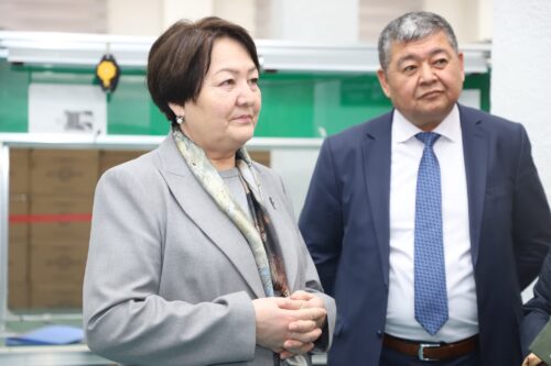 БАШТАЛГЫЧ КЛАССТЫН МУГАЛИМДЕРИНЕ “АЛТЫН КАЗЫК” НОУТБУКТАРЫ ТАПШЫРЫЛДЫ