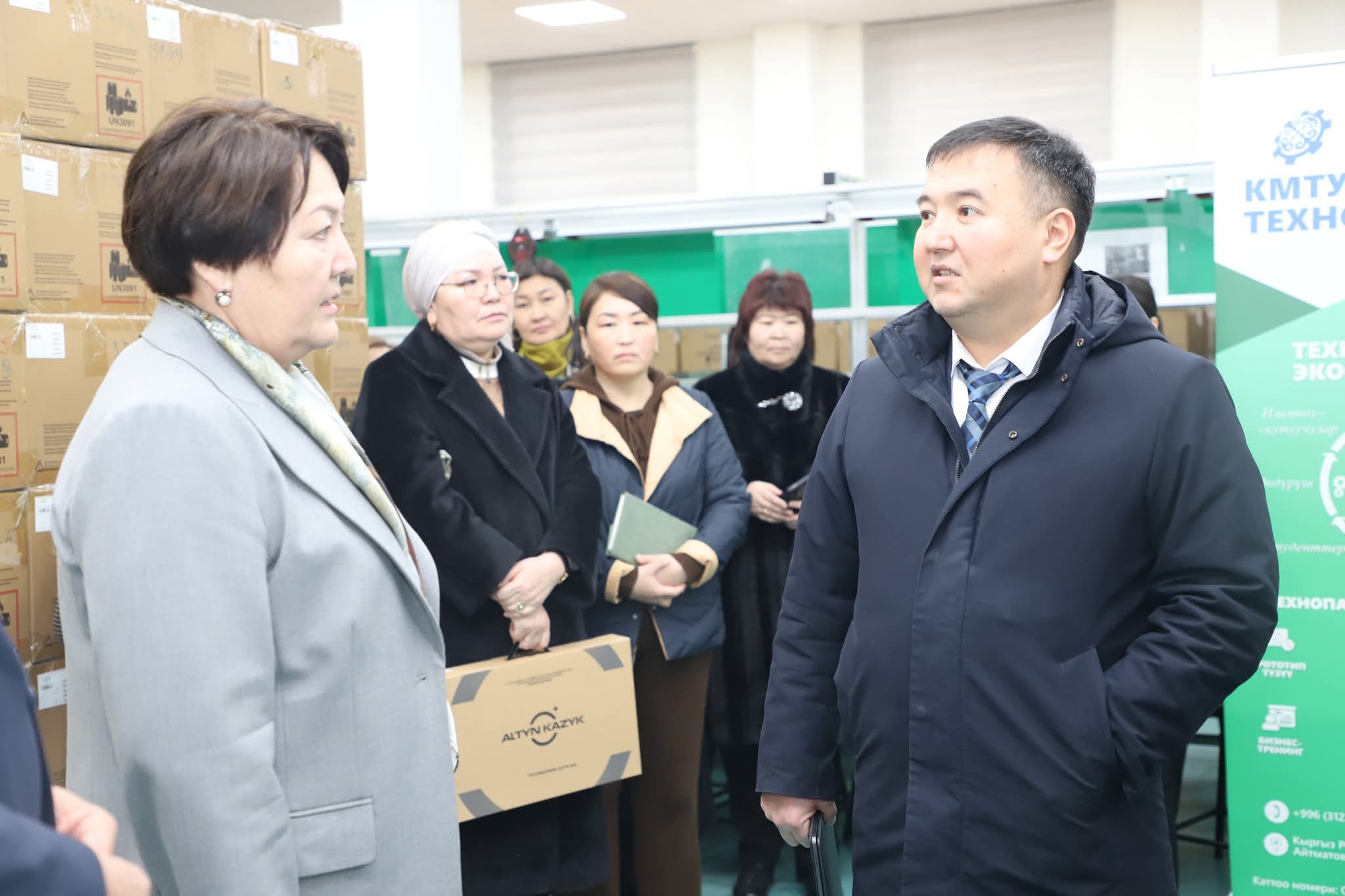 БАШТАЛГЫЧ КЛАССТЫН МУГАЛИМДЕРИНЕ “АЛТЫН КАЗЫК” НОУТБУКТАРЫ ТАПШЫРЫЛДЫ