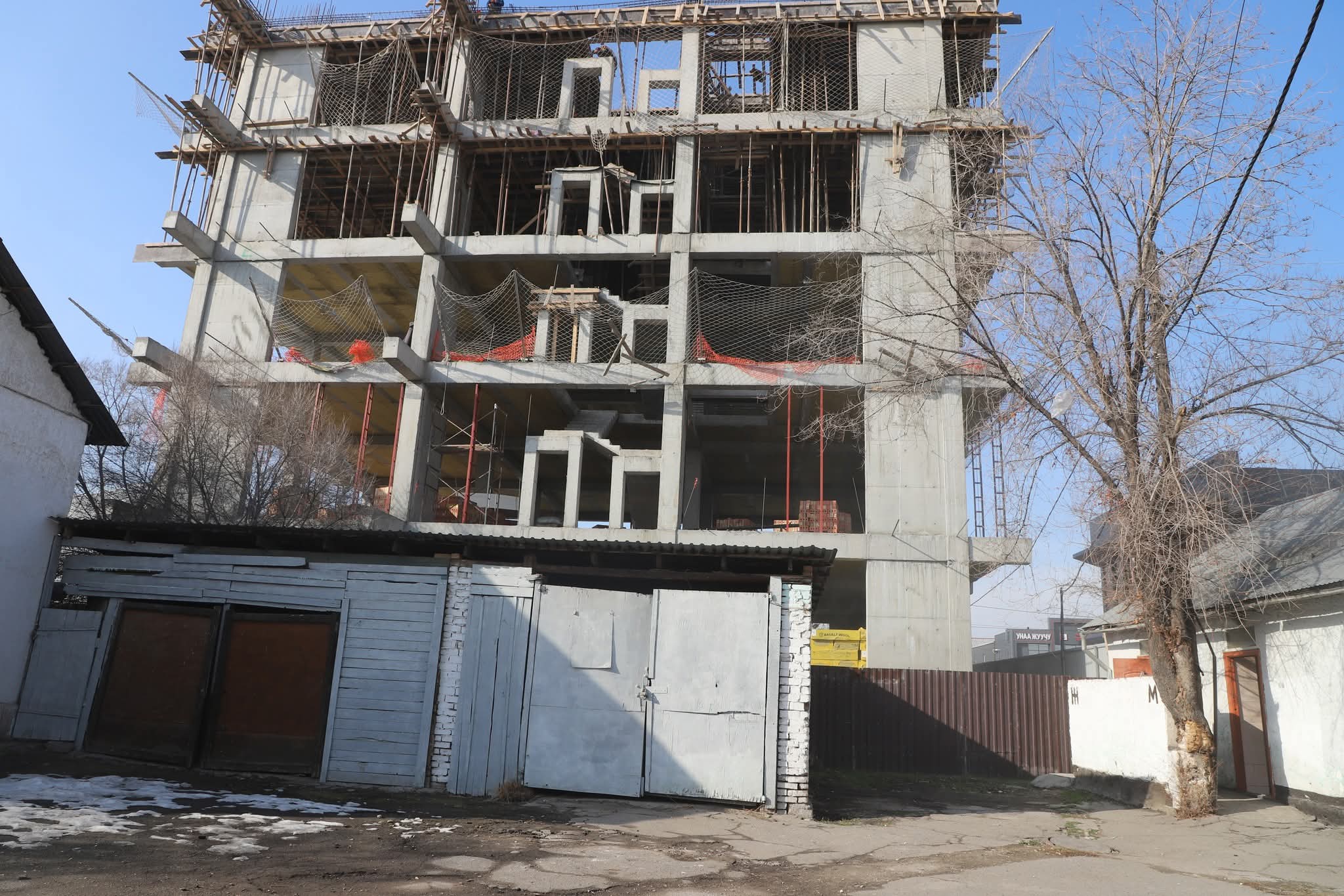 АГАРТУУ МИНИСТРИ АЗИЗ ЖАНА НАЧАР КӨРГӨН БАЛДАР ҮЧҮН АТАЙЫН ЖАТАК-МЕКТЕПКЕ БАРДЫ