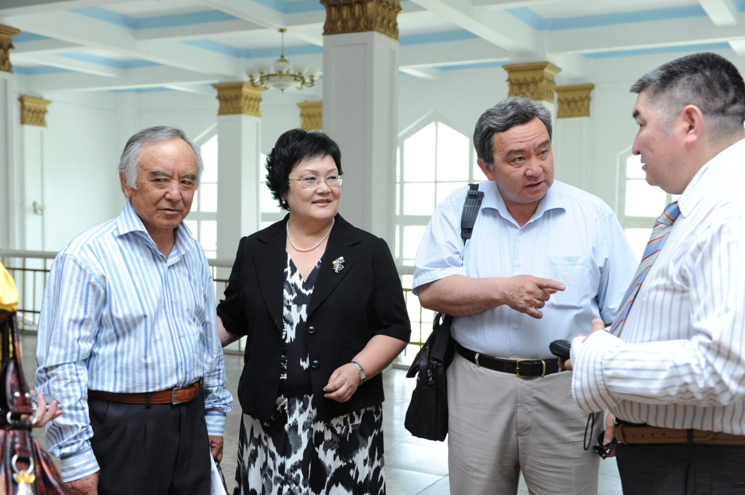 ЭЖЕБИЗДИН ЭМГЕГИН ЭЛ ЭСКЕРЕТ