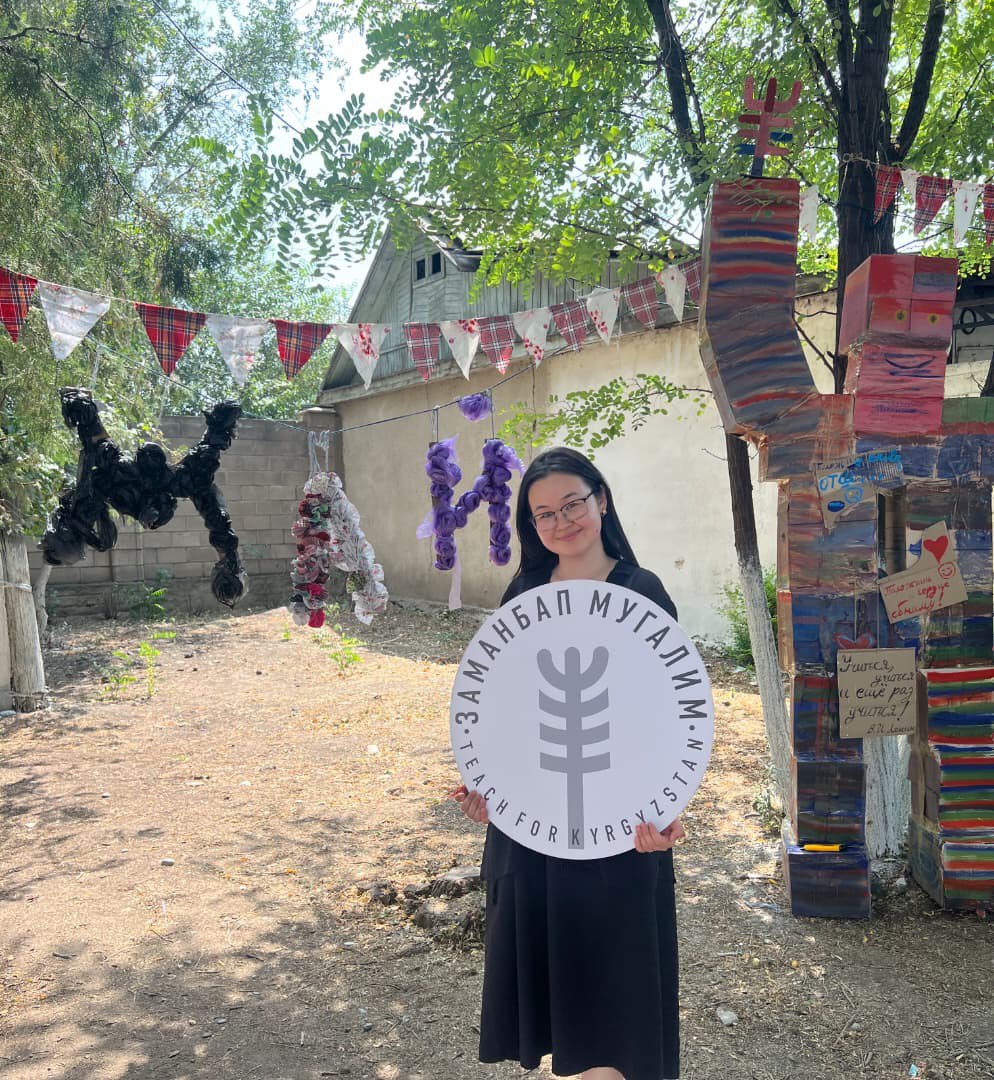 Заманбап мугалим: «СИЗДЕР КЕЛГЕНДЕН КИЙИН МЕКТЕП КЫЗЫКТУУ БОЛУП КАЛДЫ» 