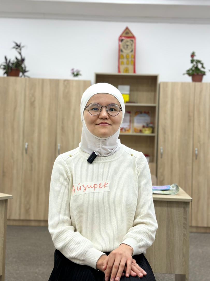 Заманбап мугалим: «СИЗДЕР КЕЛГЕНДЕН КИЙИН МЕКТЕП КЫЗЫКТУУ БОЛУП КАЛДЫ» 