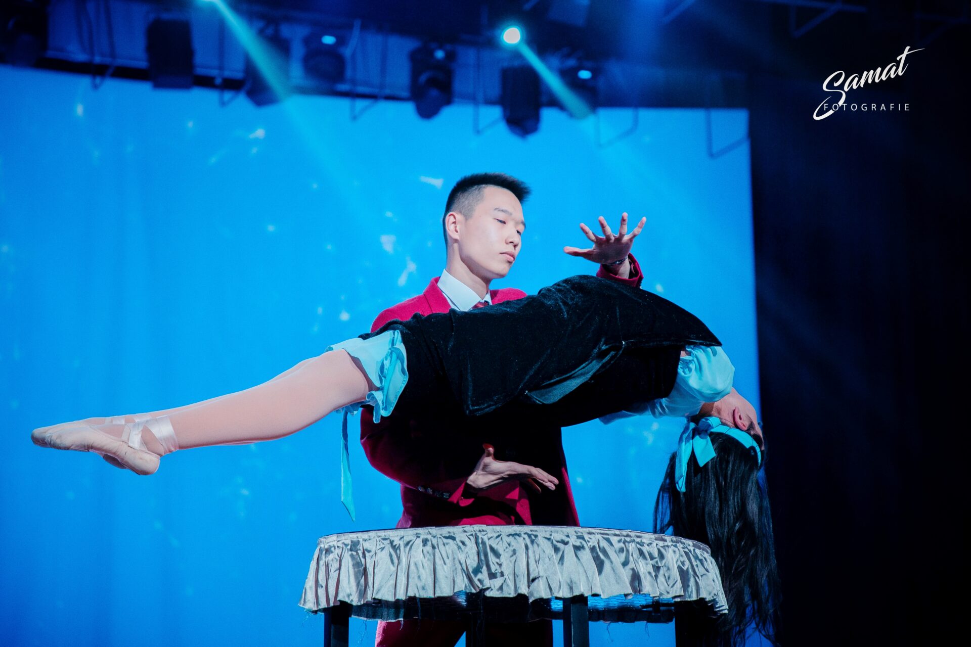 Кыргызский ренессанс: новая волна. Кыргызстанец Дмитрий Ким на сцене TEDx Oxford