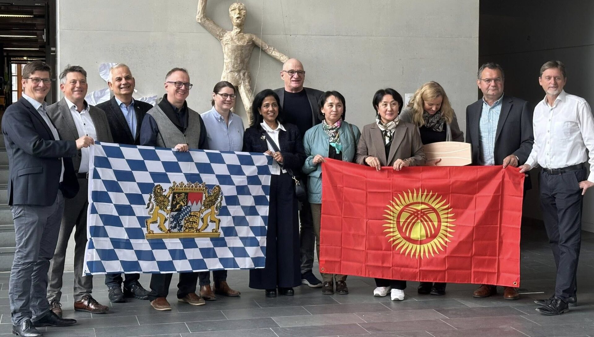 "КУРУЛУШЧУЛАРДЫН УСТАКАНАСЫ". №5 КЕСИПТИК ЛИЦЕЙГЕ 80 ЖЫЛ