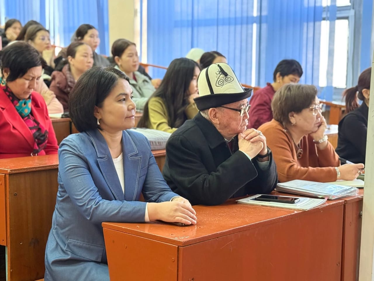 УСТАТ МЕНЕН ЖОЛУГУШУУ: МУУНДАР ОРТОСУНДАГЫ ИЛИМ ЖАНА ТАРБИЯ БАЙЛАНЫШЫ