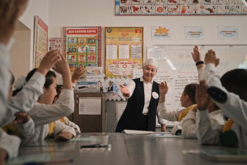 ӨЗГӨРҮҮНҮ ЖАРАТКАН МУГАЛИМДЕР: «МЕКТЕПТЕР-2030» ПРОГРАММАСЫ ТУУРАЛУУ ЖЕРГИЛИКТҮҮ ҮН