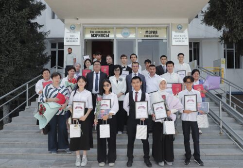 Тынчтыкбек ДОСМУРАТОВ,  Ош шаардык билим берүү башкармалыгынын башчысы: “АР БИР БАЛА ЖАГЫМДУУ ЧӨЙРӨДӨ САПАТТУУ БИЛИМ АЛУУГА ТИЙИШ”