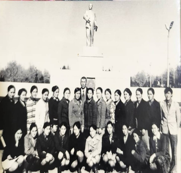 ТААСИРДҮҮ АГАЙ ТАЖИБАЙ: 50 ЖЫЛ ӨТСӨ ДА ӨЧПӨГӨН УСТАТТЫК ИЗ