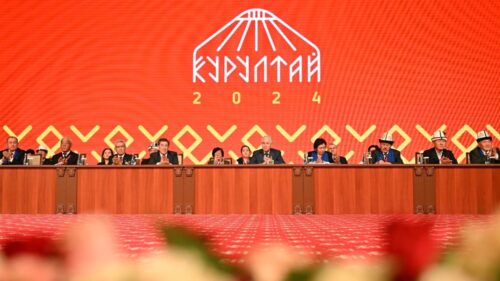 “КУРУЛТАЙ ИДЕОЛОГИЯСЫ АДИЛЕТТҮҮЛҮККӨ, ТАЗАЛЫККА ЧАКЫРАТ”