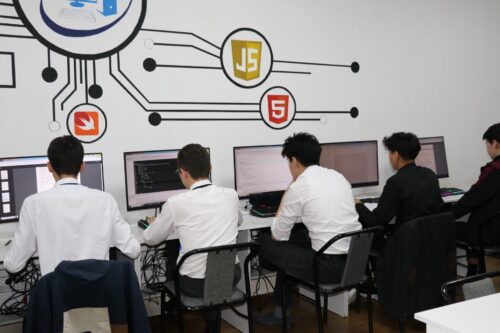 ИНТЕЛЛЕКТУАЛДАР ТАЙМАШЫ: МЕКТЕП ОЛИМПИАДАЛАРЫНЫН РОЛУ ЖАНА РЕАЛДУУЛУГУ