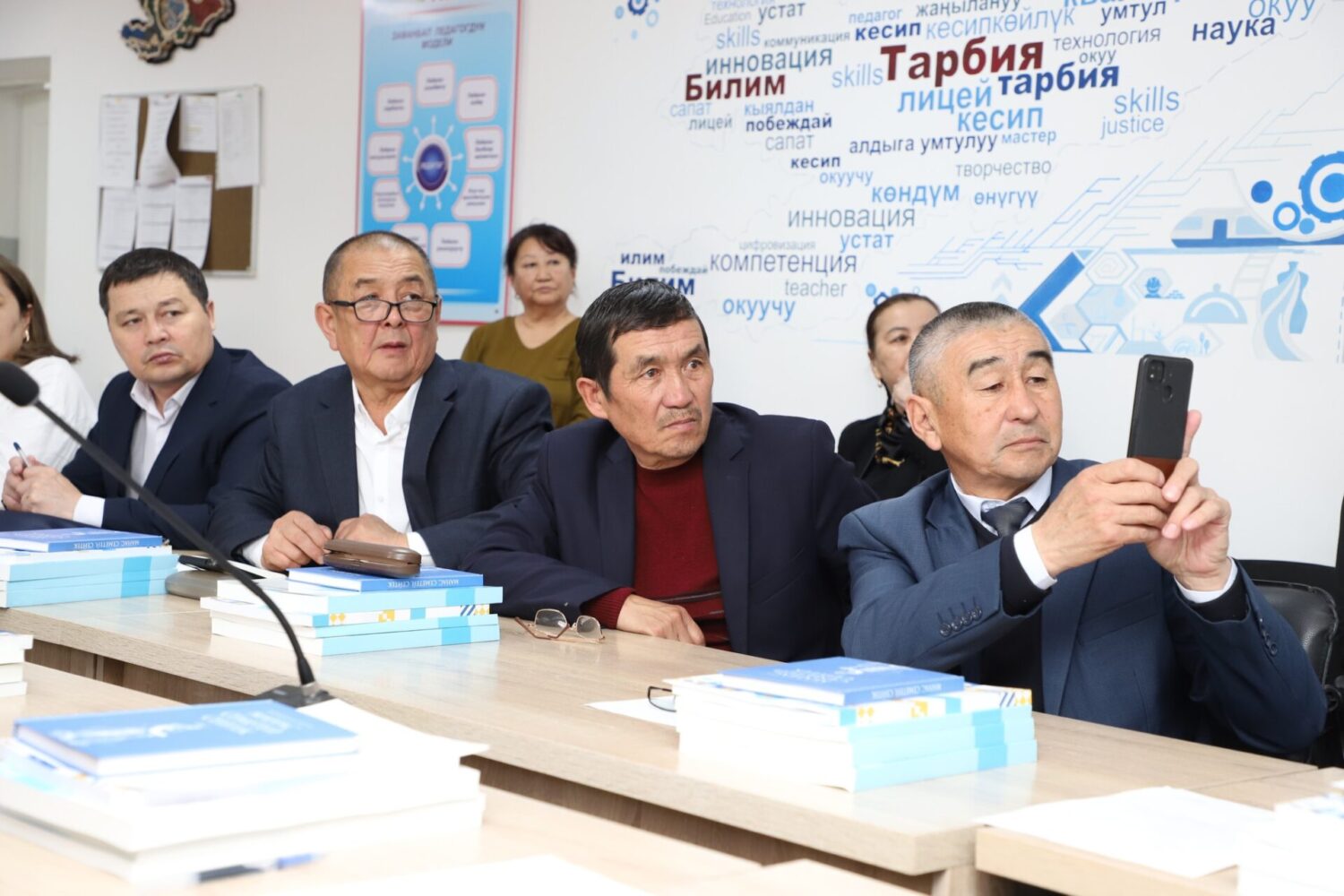 ЛИЦЕЙ ЖЕТЕКЧИЛЕРИНЕ ЖАҢЫ ТАЛАП: СЕРТИФИКАТТАН СТРАТЕГИЯГА ЧЕЙИН