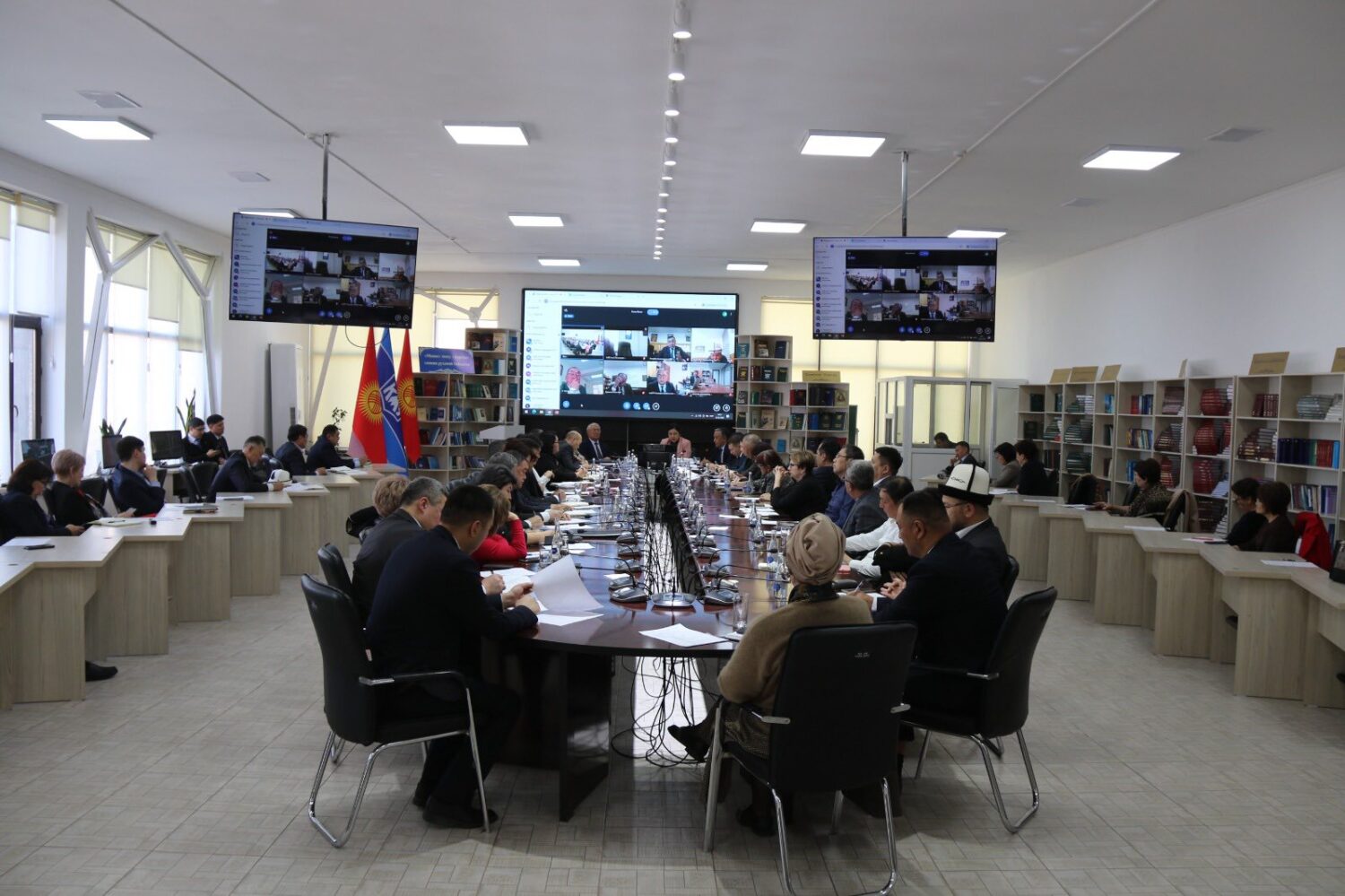 ЖОЖ ректорлору менен кеңейтилген жумушчу жыйын өттү