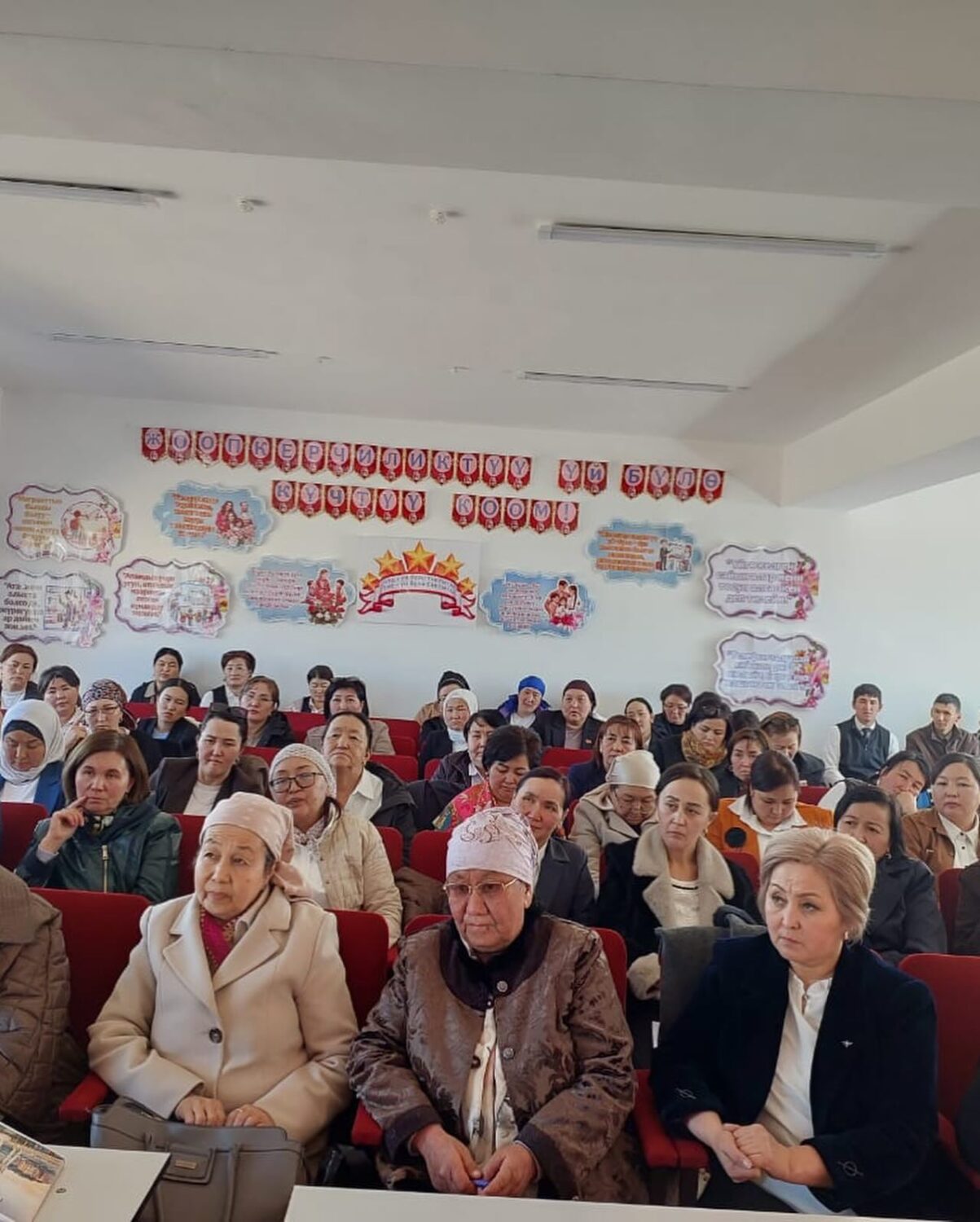 БИЛИМ БЕРҮҮДӨГҮ ЖАҢЫ ЫКМАЛАР ТАЛКУУЛАНДЫ