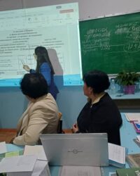 БИЛИМ БЕРҮҮДӨГҮ ЖАҢЫ ЫКМАЛАР ТАЛКУУЛАНДЫ