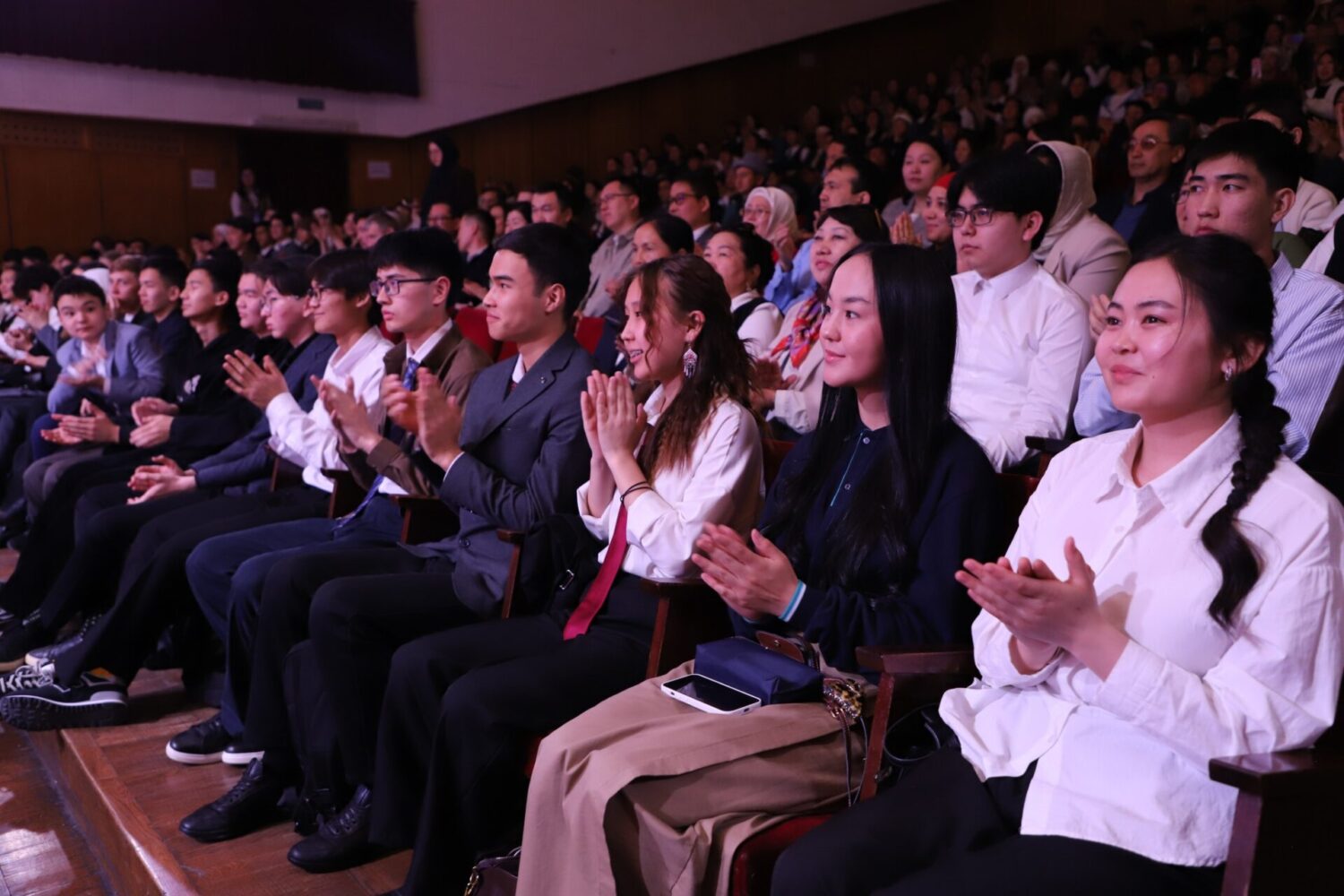 РЕСПУБЛИКАЛЫК ОЛИМПИАДА: ТАЛАНТТУУ ОКУУЧУЛАР СЫЙЛАНДЫ