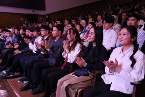 РЕСПУБЛИКАЛЫК ОЛИМПИАДА: ТАЛАНТТУУ ОКУУЧУЛАР СЫЙЛАНДЫ