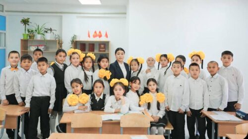 СЕКЕЛЕК КЕЗИНЕН ДОСКАГА ЖАЗЫП, “САБАК ӨТҮП” ЖҮРГӨН