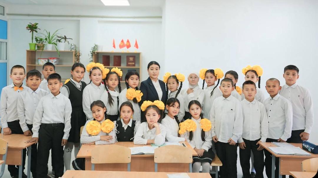 СЕКЕЛЕК КЕЗИНЕН ДОСКАГА ЖАЗЫП, “САБАК ӨТҮП” ЖҮРГӨН