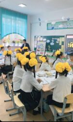 СЕКЕЛЕК КЕЗИНЕН ДОСКАГА ЖАЗЫП, “САБАК ӨТҮП” ЖҮРГӨН