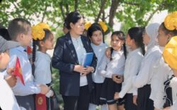 СЕКЕЛЕК КЕЗИНЕН ДОСКАГА ЖАЗЫП, “САБАК ӨТҮП” ЖҮРГӨН